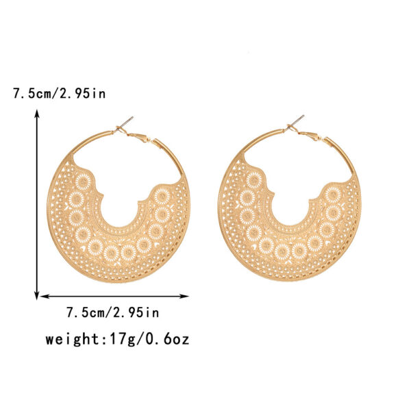 Exaggerated silver and gold large hollow geometric pattern hoop earrings for Bohemian vacation party outfit accessories, women's gifts. - 图片 2