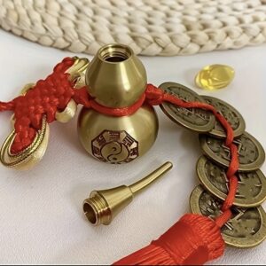 The feng shui decorative statue, the elegant and luxurious new Chinese-style Five Emperors Coin, is made of pure copper and polished brass gourds, paired with a red lucky charm ribbon. It is an ideal choice for home decoration. It is a collectible charm amulet for figures, entirely made of brass, symbolizing good luck and wealth brought by Hu Lu. Suitable for various occasions, including New Year gifts, Valentine's Day, Mother's Day, etc. These items symbolize the meaning of protection.