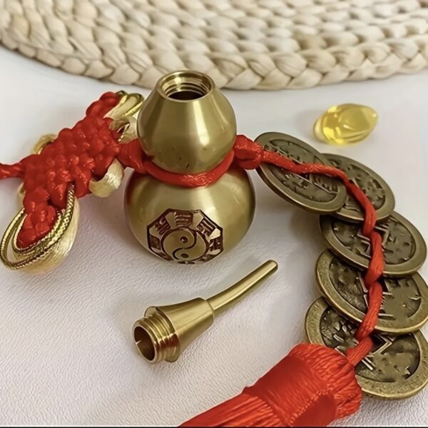 The feng shui decorative statue, the elegant and luxurious new Chinese-style Five Emperors Coin, is made of pure copper and polished brass gourds, paired with a red lucky charm ribbon. It is an ideal choice for home decoration. It is a collectible charm amulet for figures, entirely made of brass, symbolizing good luck and wealth brought by Hu Lu. Suitable for various occasions, including New Year gifts, Valentine's Day, Mother's Day, etc. These items symbolize the meaning of protection.